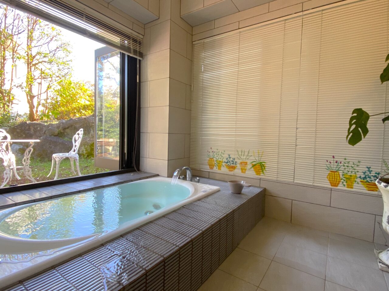 クラブ・ローザランス　2025年12月オープン！