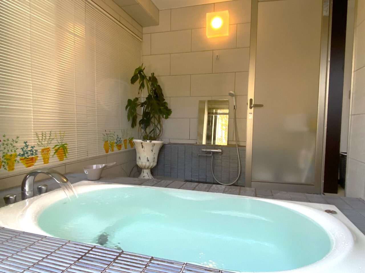 クラブ・ローザランス　2025年12月オープン！