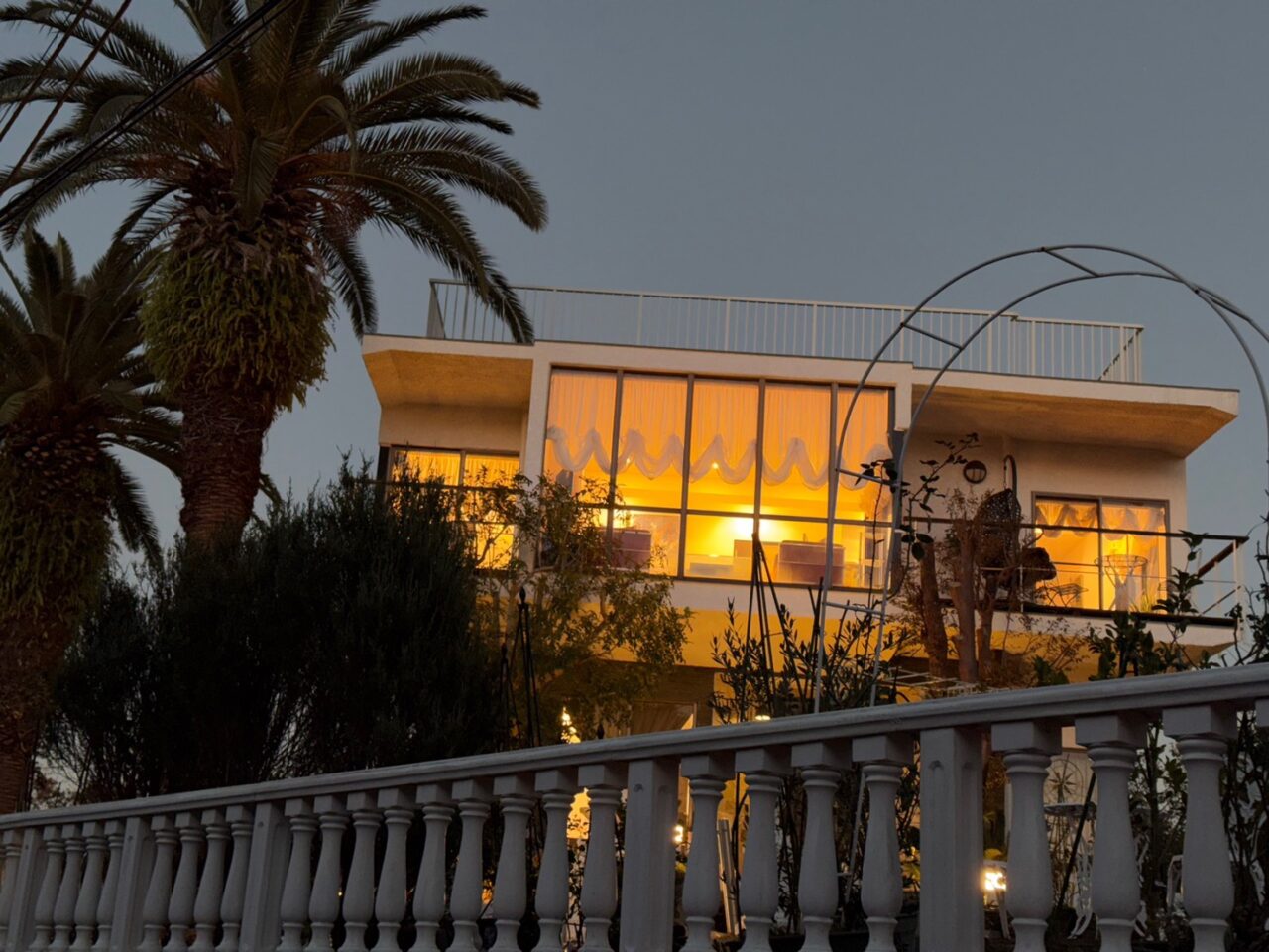 クラブ・ローザランス　2025年12月オープン！