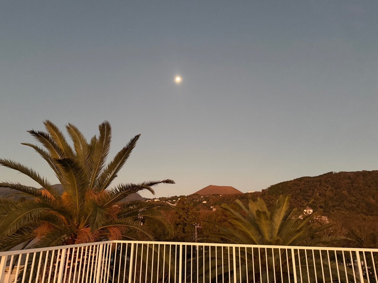 クラブ・ローザランス　2025年12月オープン！